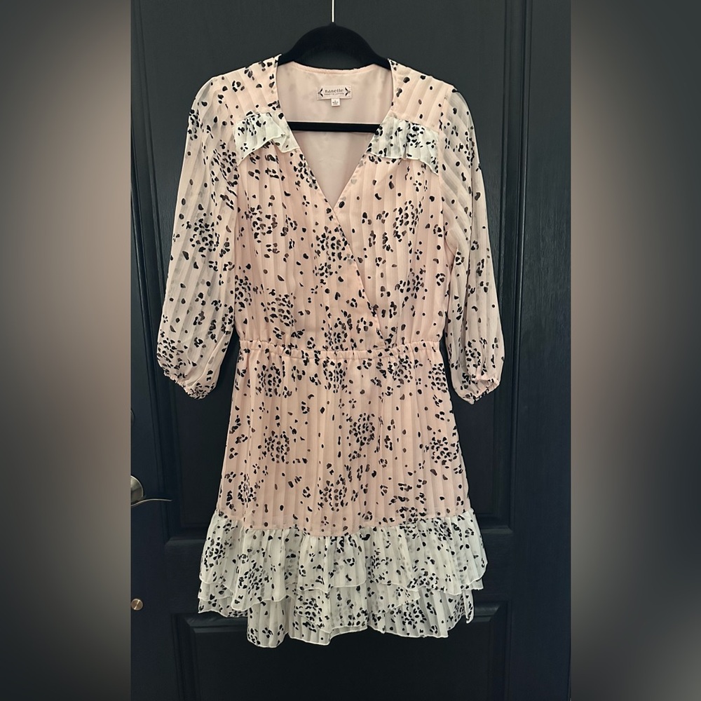 Nanette Lepore V Neck, Ruffled Dress in Blush Pink
Size 8
Excellent Condition